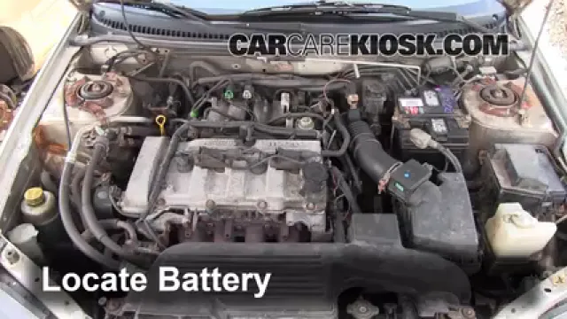 2002 Mazda Protege ES 2.0L 4 Cyl. Batterie Changement